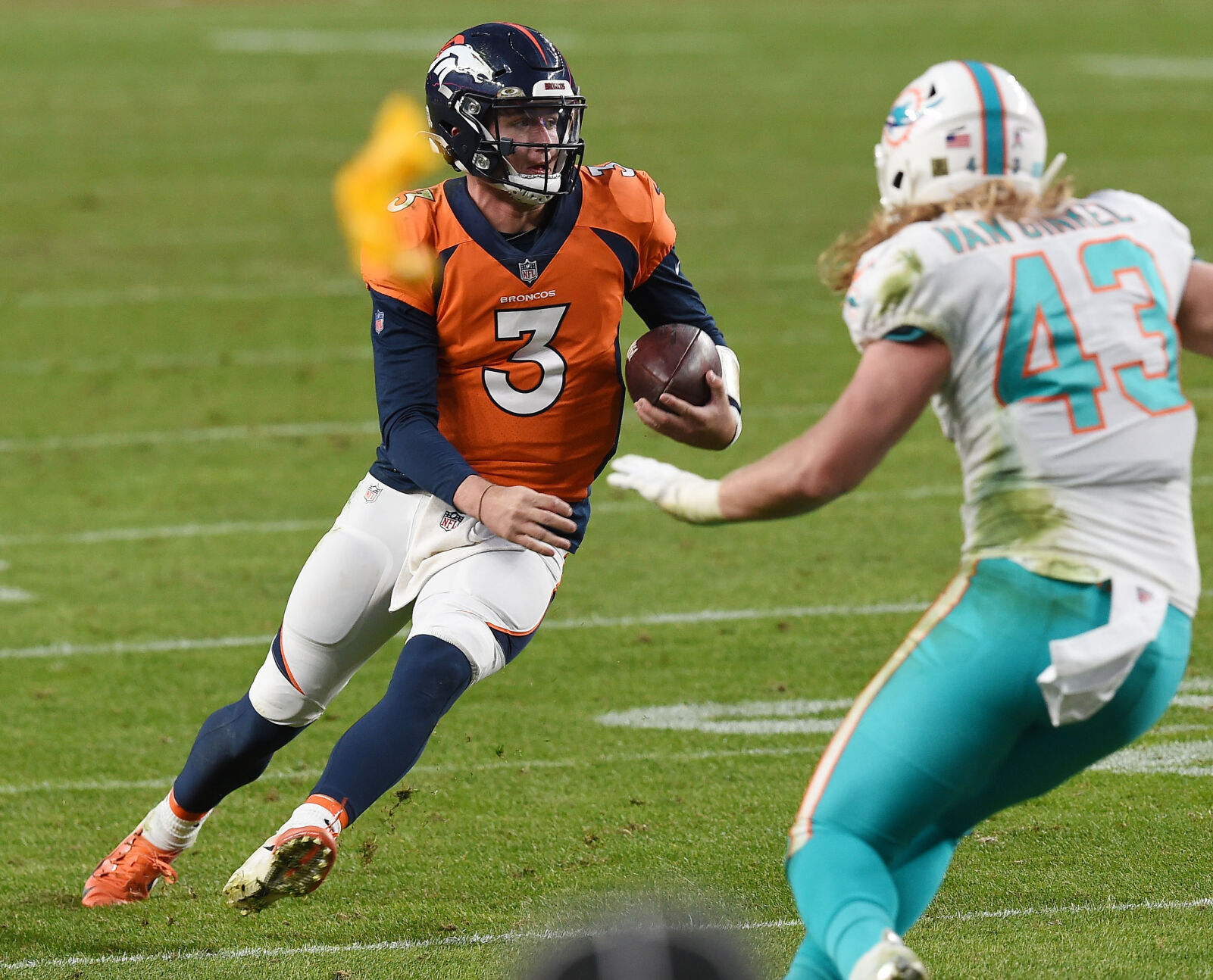 112320-s-broncos 2674.jpg